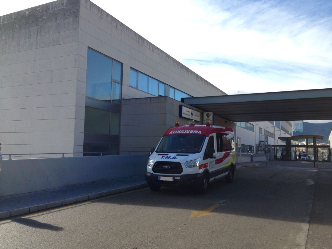 Una imagen de archivo de la entrada de Urgencias del Virgen de los Lirios, el hospital de referencia del Departamento de Salud de Alcoy.