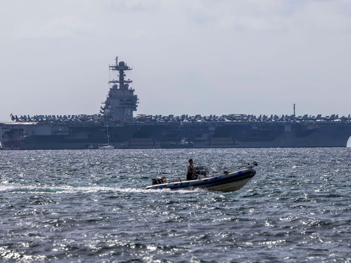 Trump eleva la tensión militar con Irán y da un plazo de 10 días para decidir si ataca el país