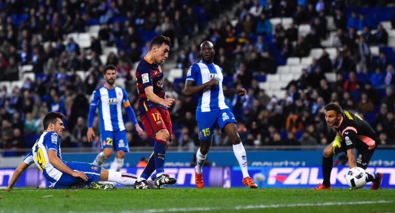 BMunir el Haddadhi marca en el partido de Copa entre el Espanyol y el Barcelona.