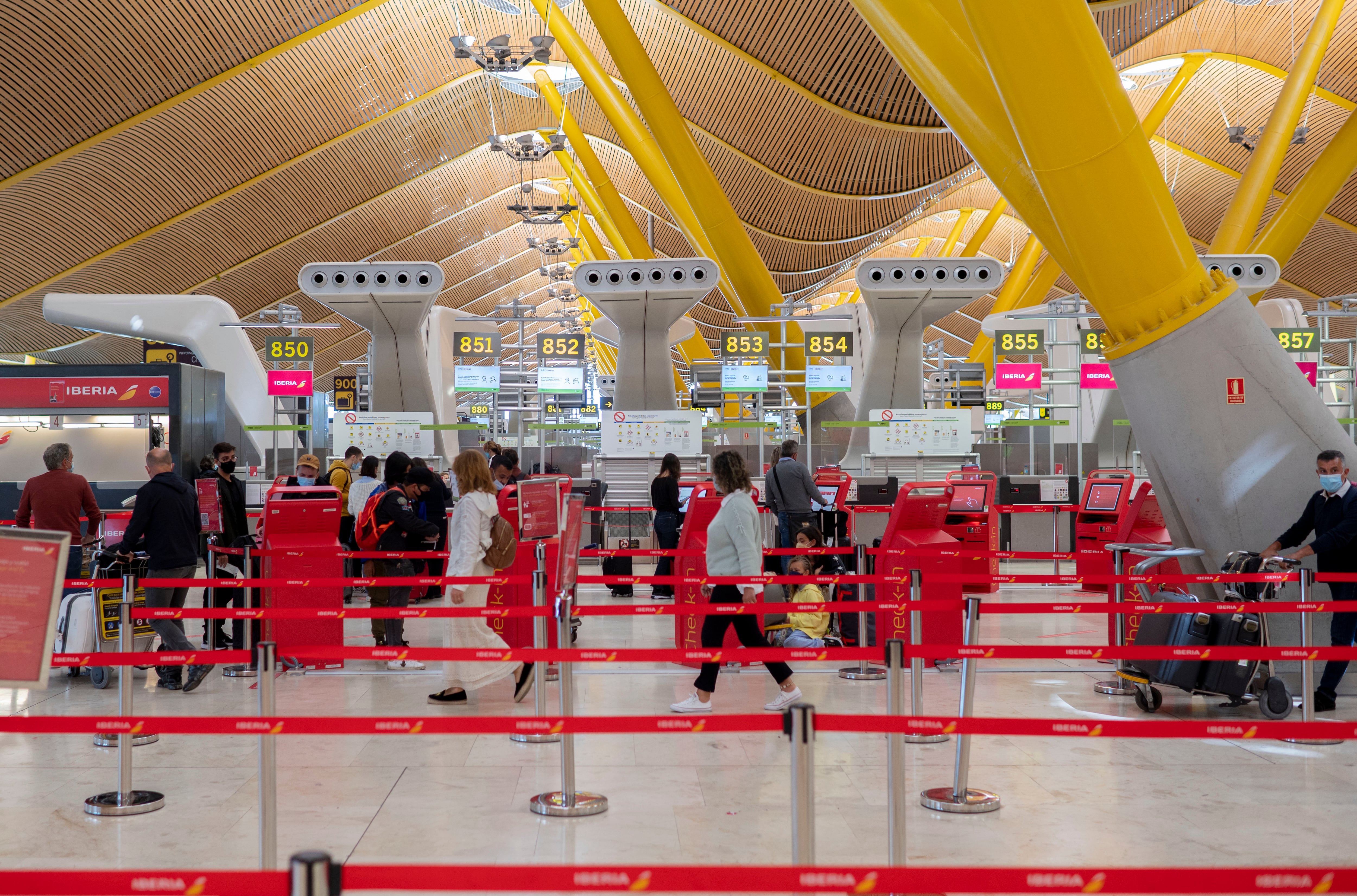 Mostradores de Iberia en la T-4 del Aeropuerto Adolfo Suárez Madrid-Barajas.