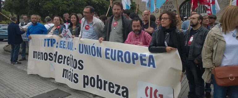 La CIG se manifiesta en la Delegación del Gobierno contra los tratados de libre comercio