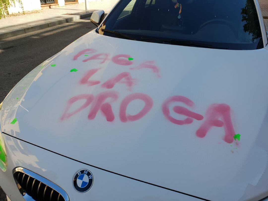 Vehiculos afectados por las pintadas