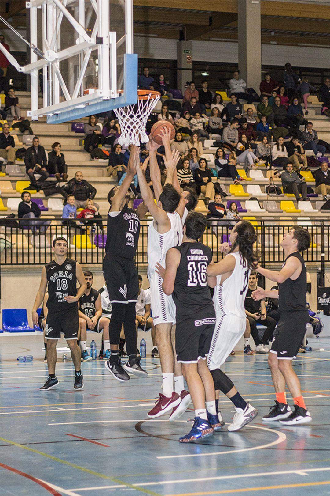 Imagen del duelo de ida del CSB Senior ante Universidad de Salamanca en el San Andrés.