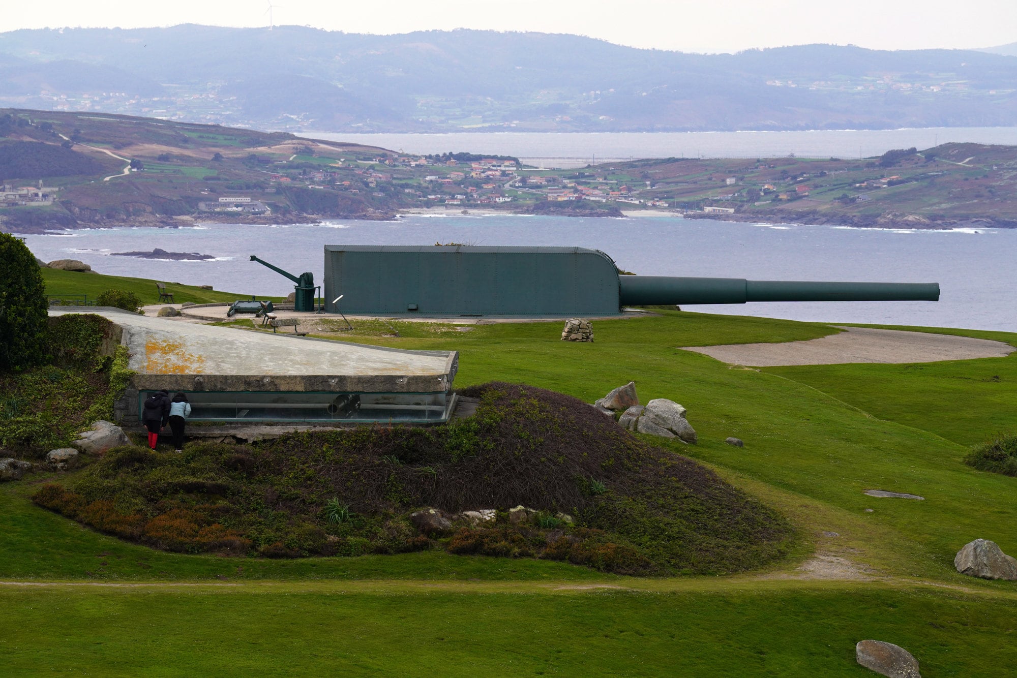 Vistas desde monte San Pedro, a 8 de abril de 2022, en A Coruña, Galicia (España). A Coruña es una ciudad para pasear y disfrutar, con playas en pleno centro y, presidido por la Torre de Hércules, un largo Paseo Marítimo que la rodea casi por completo. En las costas de A Coruña, ciudad abierta al Atlántico, recalaron celtas, fenicios y romanos. Desde entonces ha sido atacada por piratas normandos o la Armada Invencible y fue la única ciudad que opuso resistencia a la invasión francesa. Dos siglos y tras un desarrollo económico, urbanístico y cultural, A Coruña es una de las ciudades más cosmopolitas de España.
CIUDAD DE A CORUÑA - VISTAS DESDE MONTE SAN PEDRO
Álvaro Ballesteros / Europa Press
05/04/2022