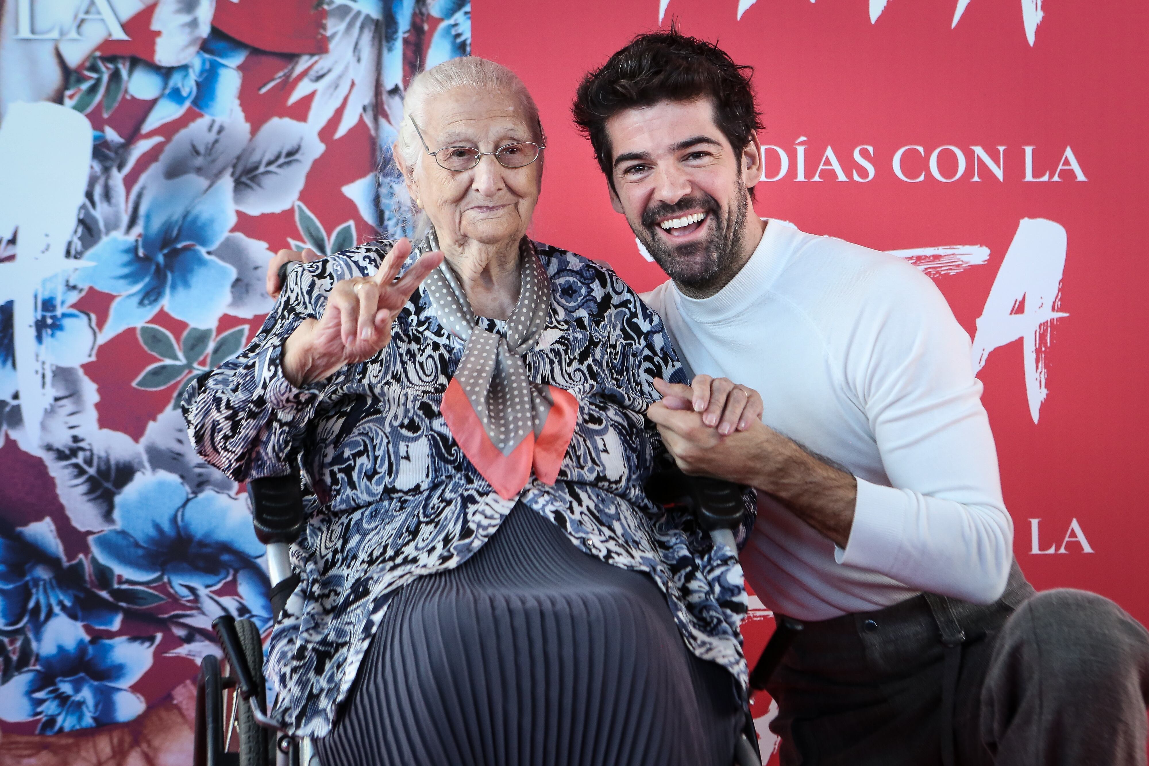 Luisa Cantero, &#039;Tata&#039;, junto a su sobrino, el actor Miguel Ángel Muñoz, con el que protagonizo un documental sobre su experiencia en el confinamiento de la COVID