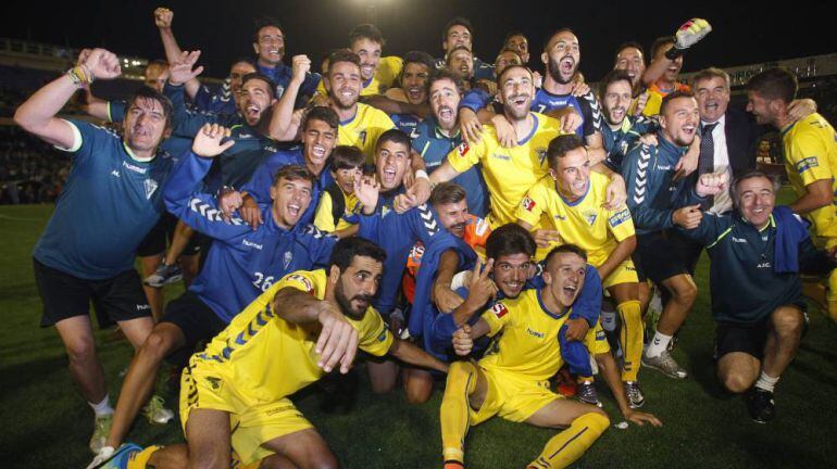 El Cádiz celebra el ascenso en Alicante