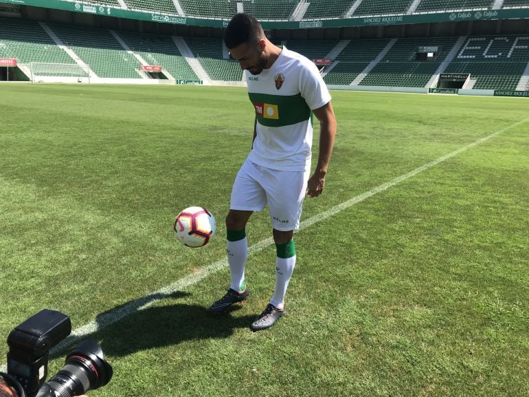 Xavi Torres durante su presentación oficial