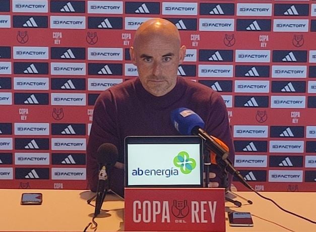 Dani Martínez, entrenador de la UD Barbastro, en la previa del choque ante el FC Barcelona