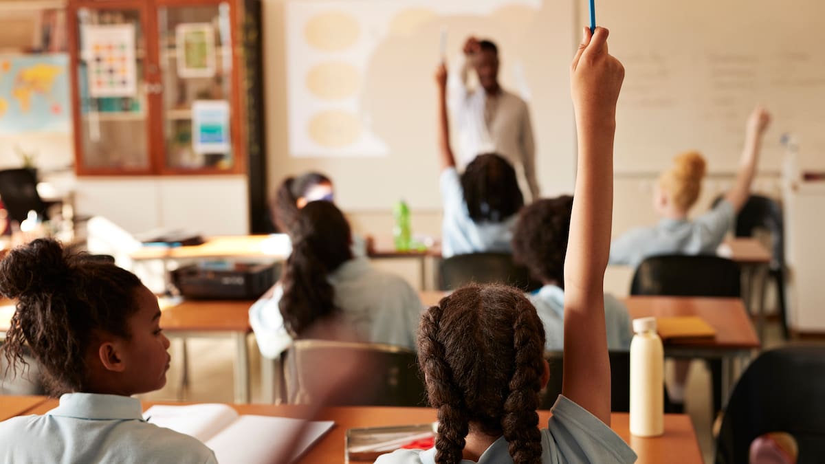 ¿Educar o enseñar? El papel de las familias y de la escuela en el desarrollo del alumnado