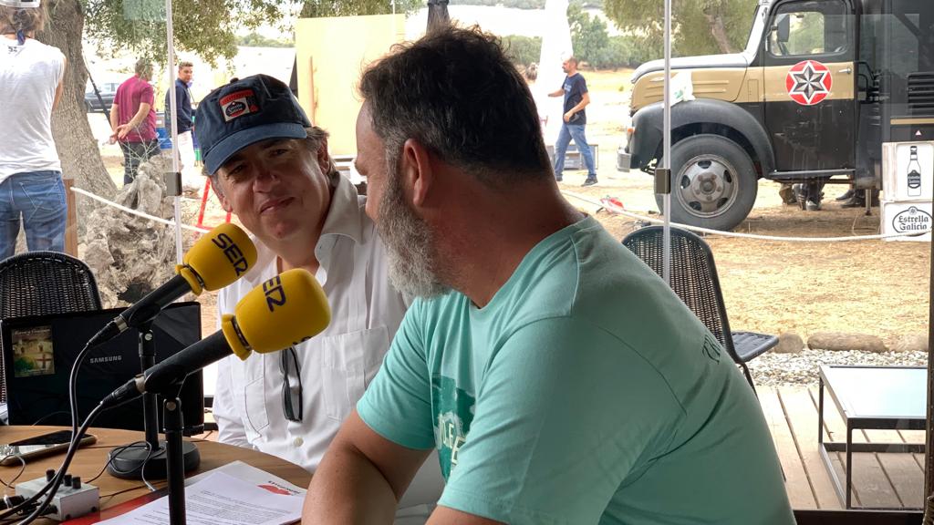 Ángel León, del chef del mar, atiende a los micrófonos de Hoy por hoy de Radio Jerez