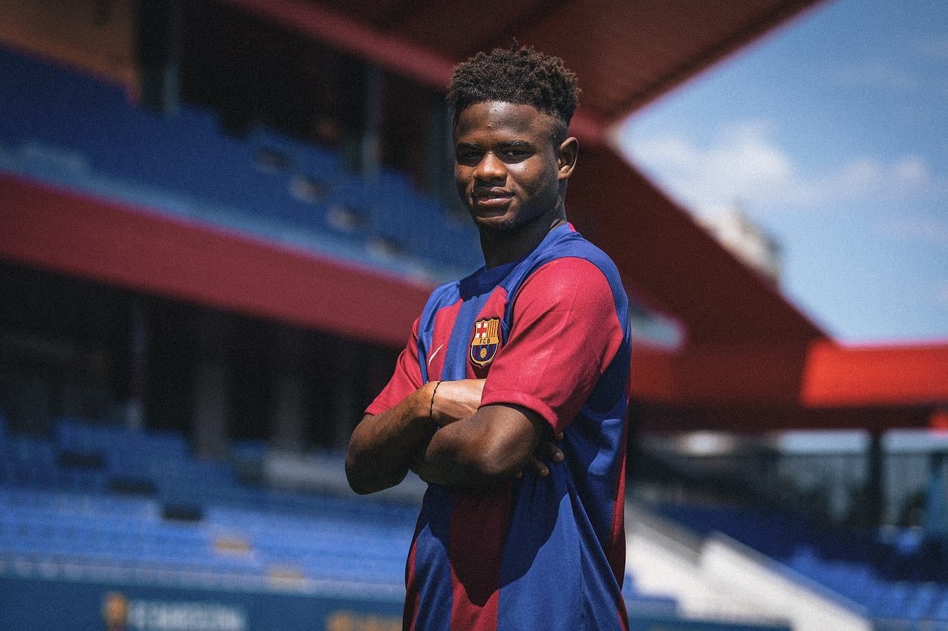 Mikayil Faye, en su presentación con el FC Barcelona