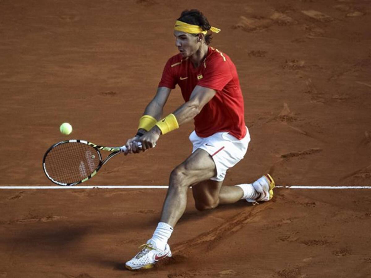 Rafa Nadal destripa a Stakhovsky y deja a España a un punto de la permanencia