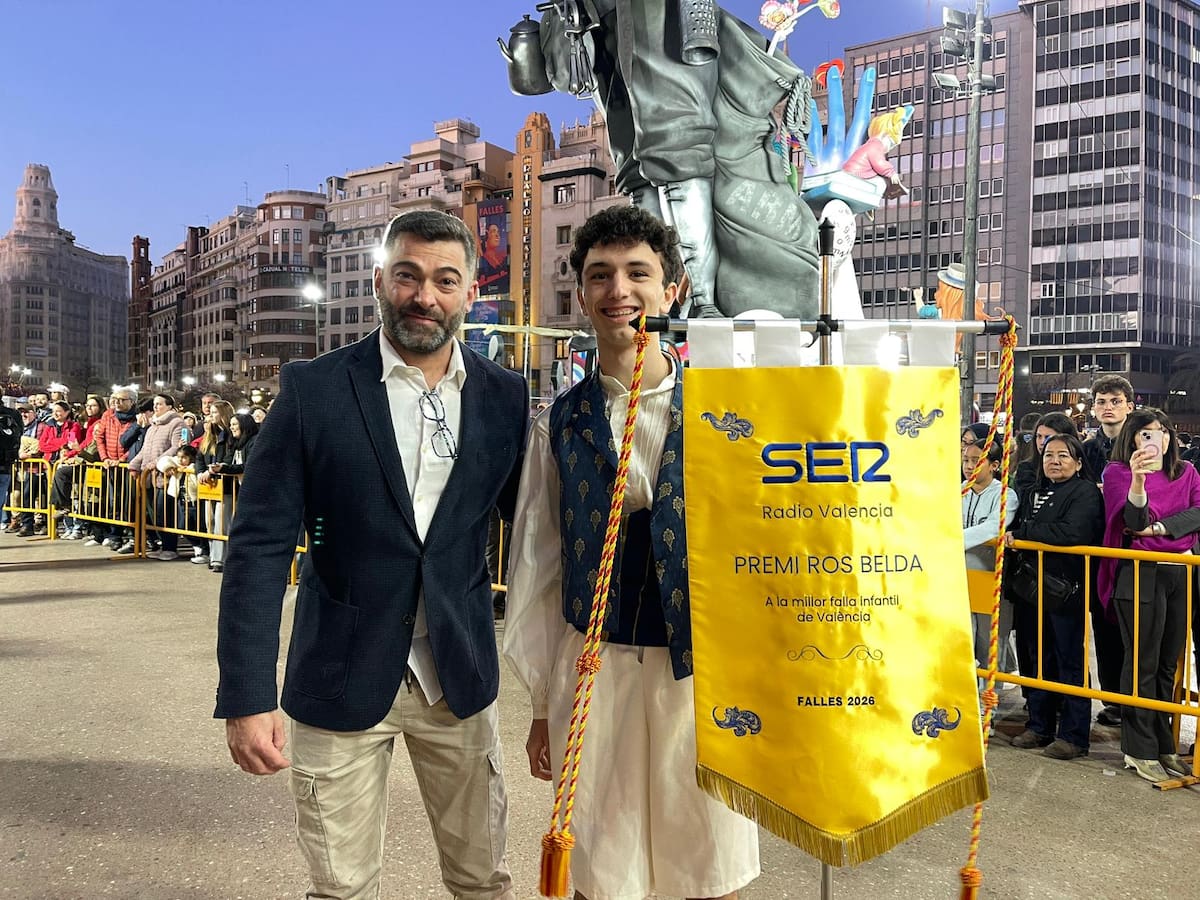 Z recibe el Premio Ros Belda de Radio Valencia Cadena SER tras lograr el primer premio infantil con la Falla Espartero