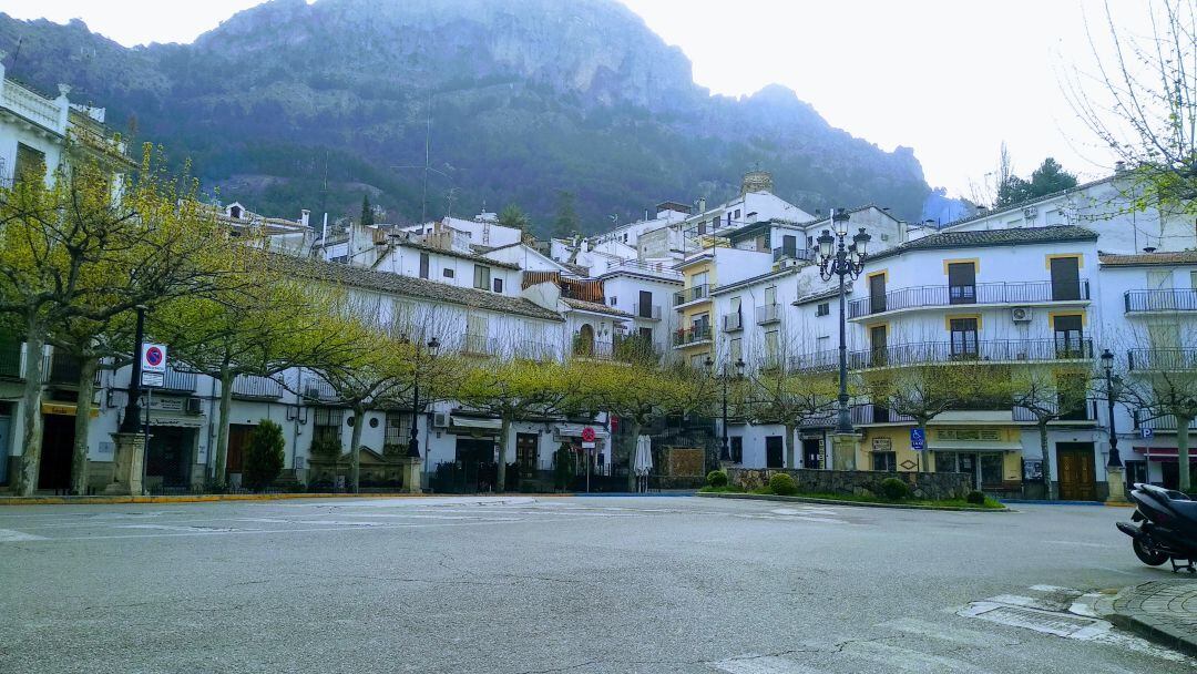 La sobrecogedora soledad de las plazas como la de La Constitución de Cazorla