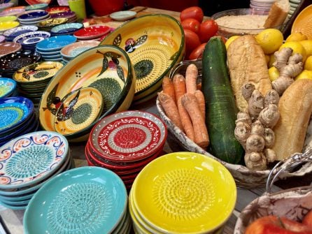 Las aspas de los platos artesanos sirven para rallar ciertos alimentos como zanahorias, limones o tomates.