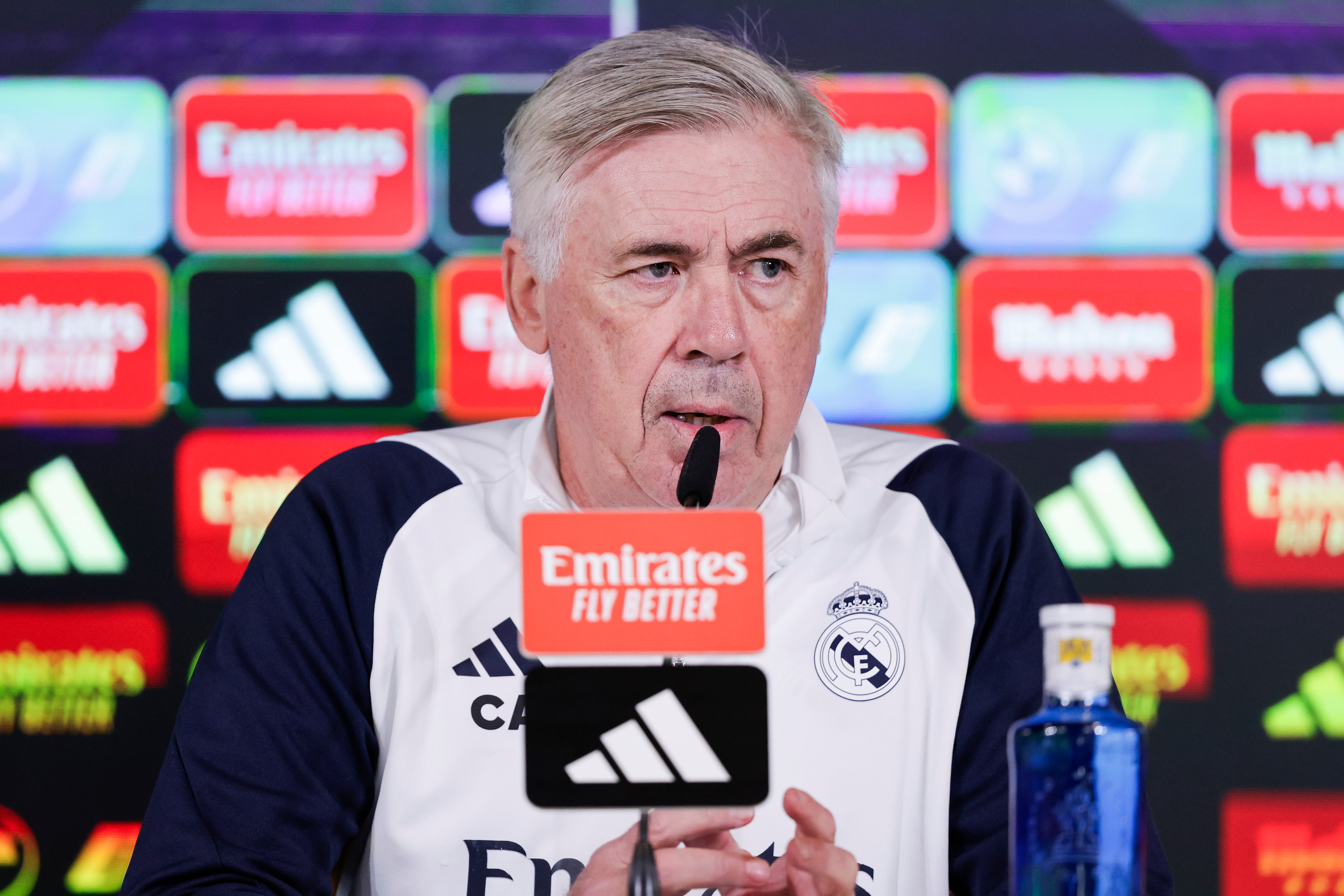 Carlo Ancelotti, durante la rueda de prensa tras el entrenamiento del equipo en las instalaciones de Valdebebas, de cara al próximo enfrentamiento liguero contra el Granada. (Photo by David S. Bustamante/Soccrates/Getty Images)