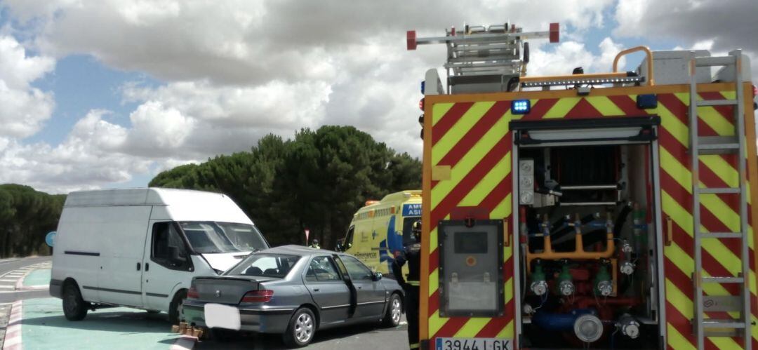 Una fallecida y dos heridos en una colisión entre un turismo y una furgoneta en la VA-333 en Íscar (Valladolid)