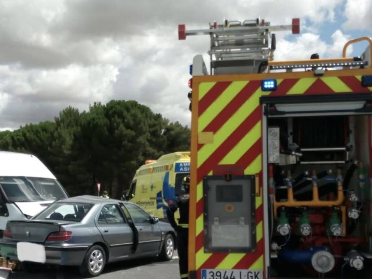 Una fallecida y dos heridos en una colisión entre un turismo y una furgoneta en la VA-333 en Íscar