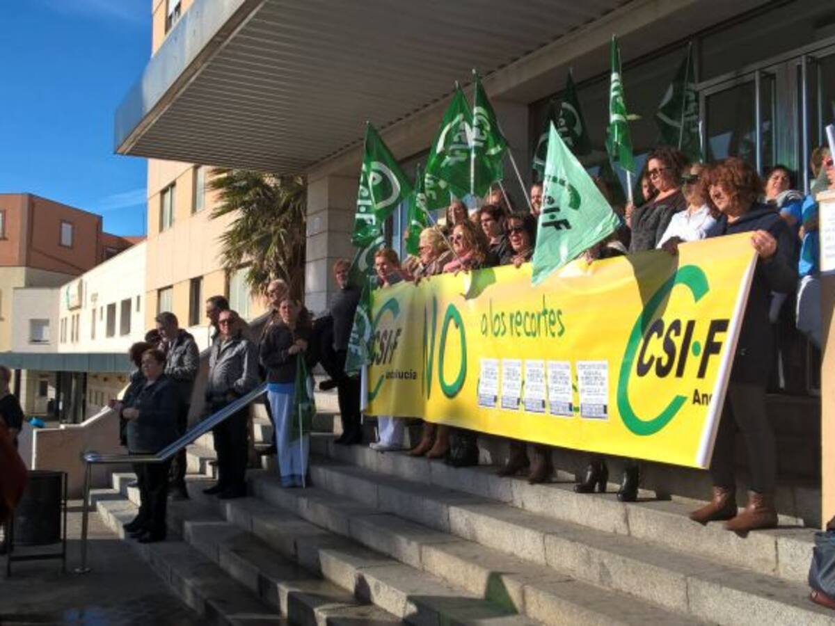 Los trabajadores de limpieza del Hospital de La Línea comienzan las movilizaciones