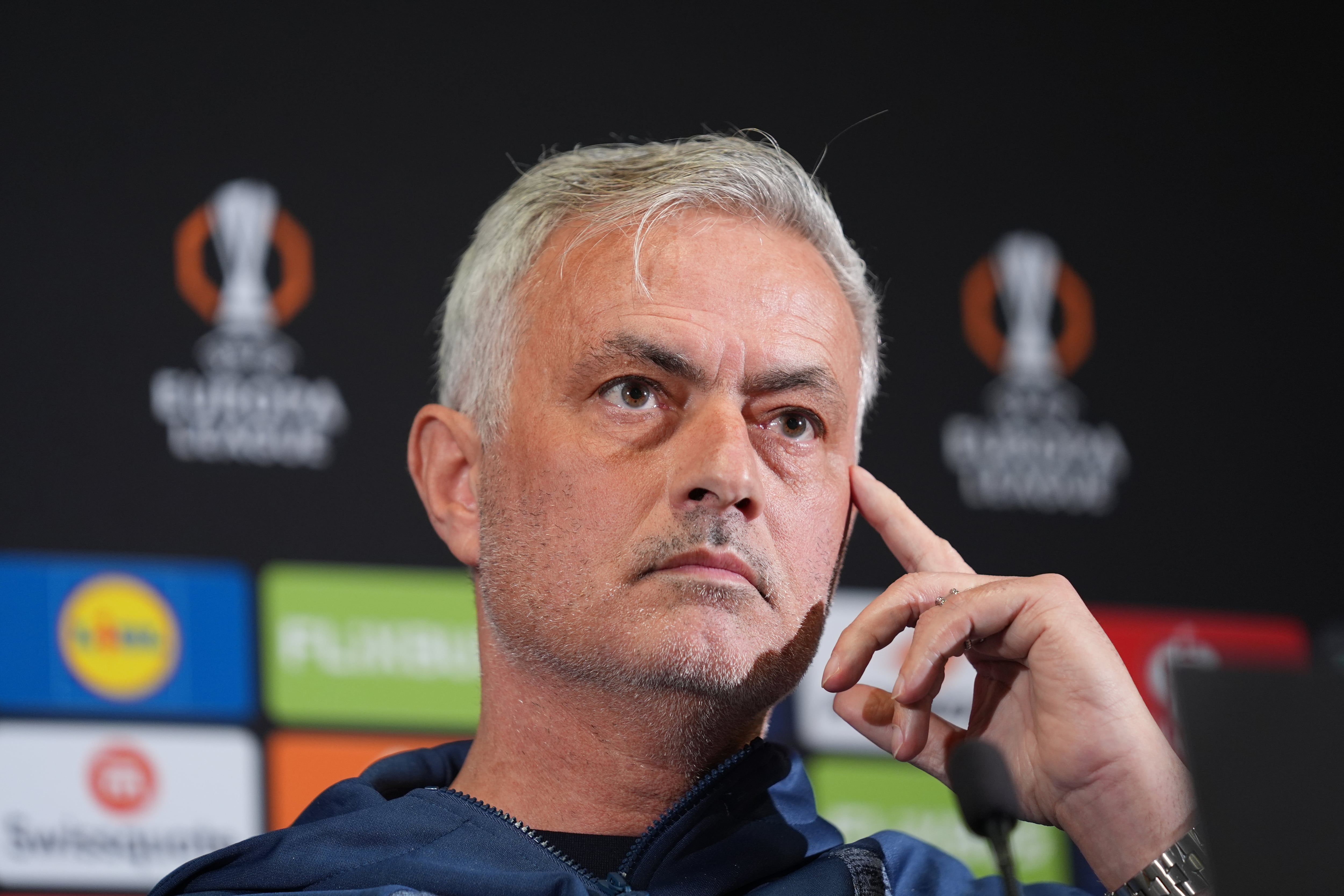 Mourinho, durante la rueda de prensa previa al partido Fenerbahce - Anderletch