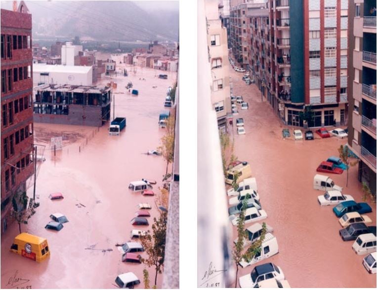 La calle Nou d&#039;Octubre a la altura del colegio Joan Martorell, totalmente inundada.