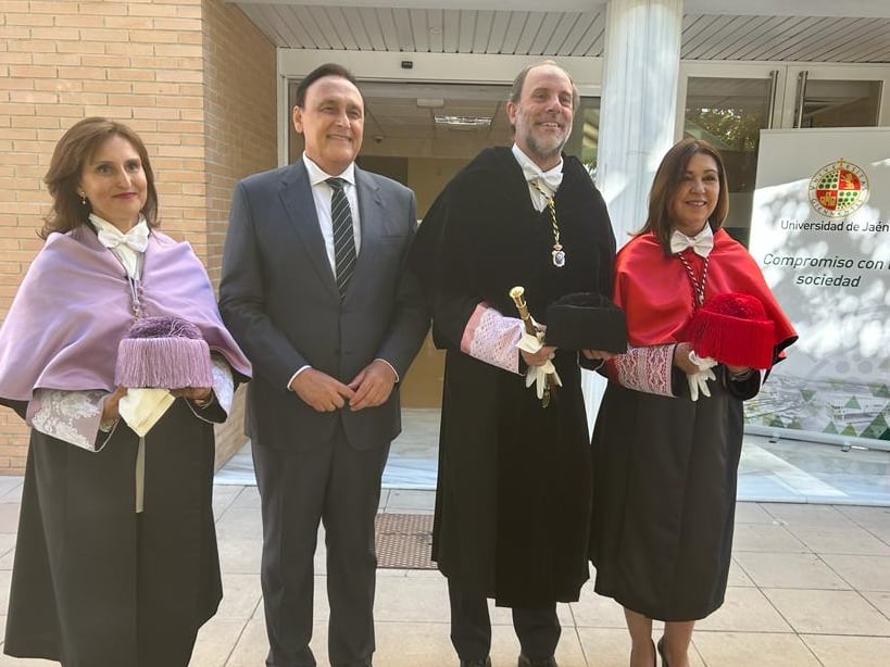 Nicolás Ruiz, rector de la UJA, y el consejero de Universidad, José Carlos Gómez Villamandos, en la comparecencia previa al acto oficial de inauguración del curso