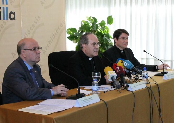 El arzobispo Asenjo presentando la jornada de puertas abiertas del Seminario de Sevilla.