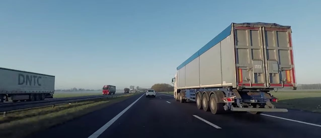 Poca circulación se ve hoy en autovías, autopistas y carreteras.