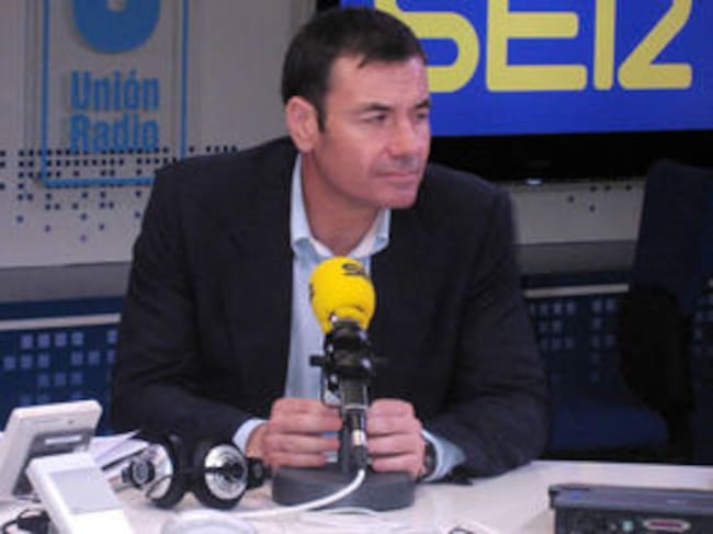 El secretario general de los socialistas madrileños ha pasado por los micrófonos de 'Hora 25' un día después de haber ganado en las primarias del PSM a Trinidad Jiménez para candidatarse a las elecciones a la Comunidad de Madrid del próximo 23 de mayo