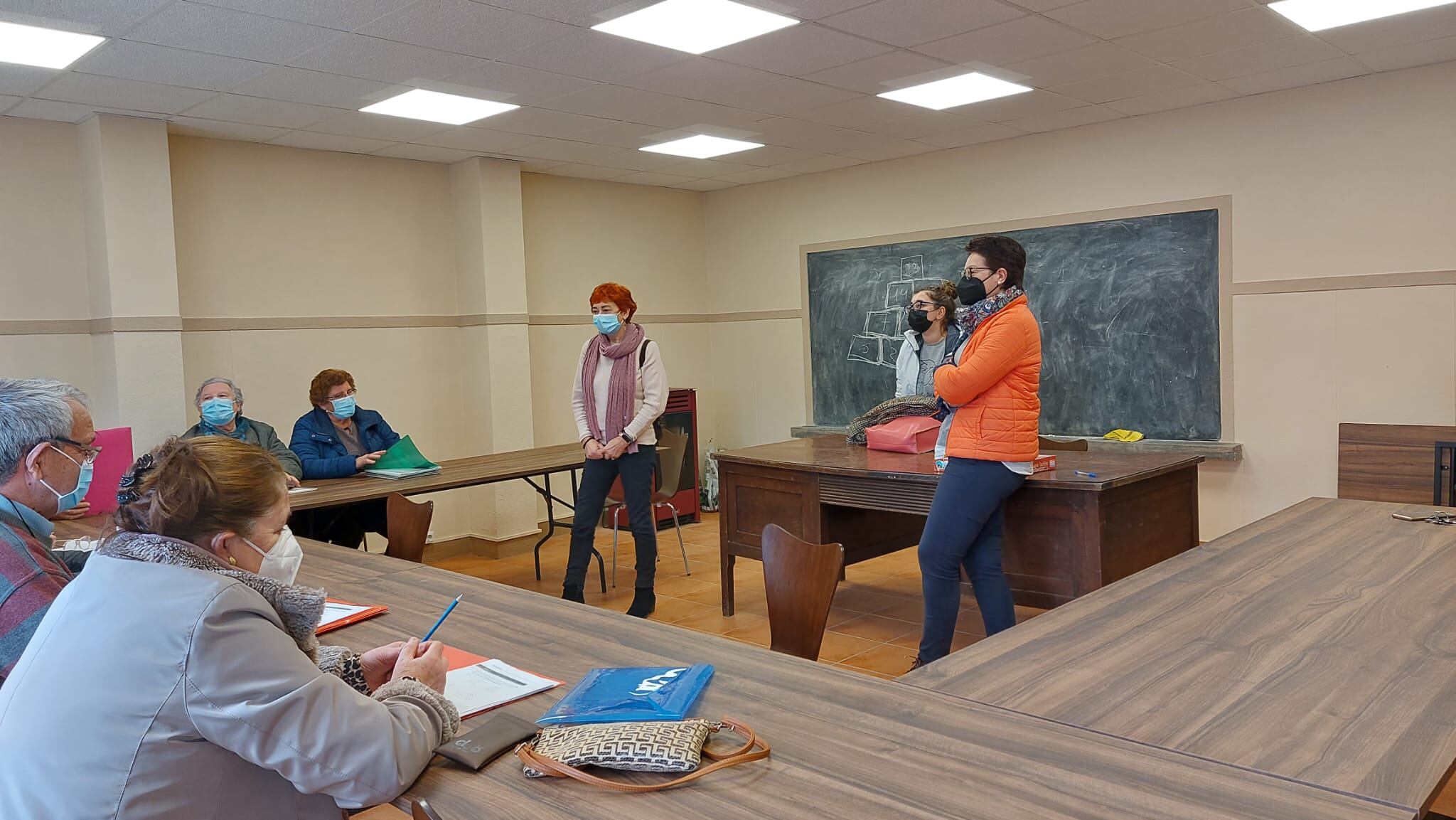 Elva Carrera e Maite Ferreiro de visita no centro de A Pastoriza