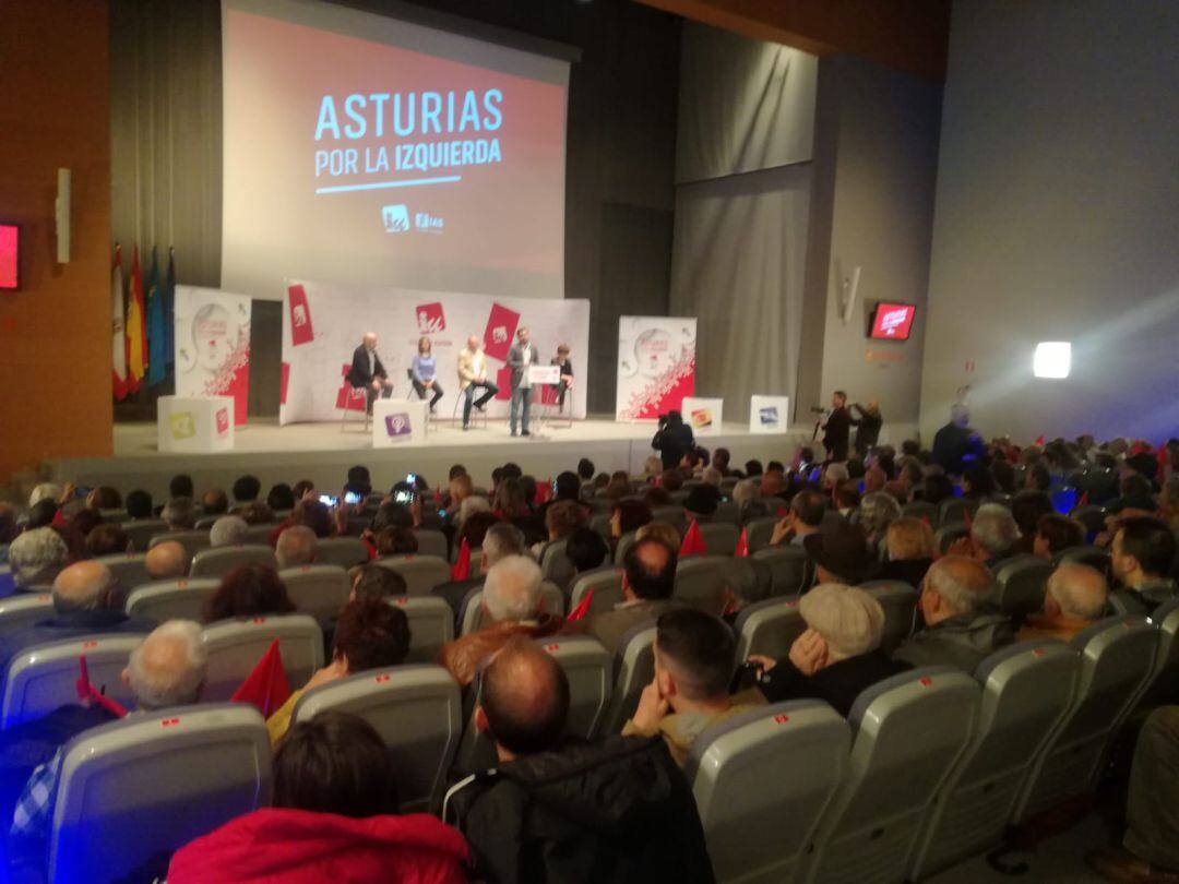 El líder de IU, Alberto Garzón, durante la intervención en la Feria de Muestras