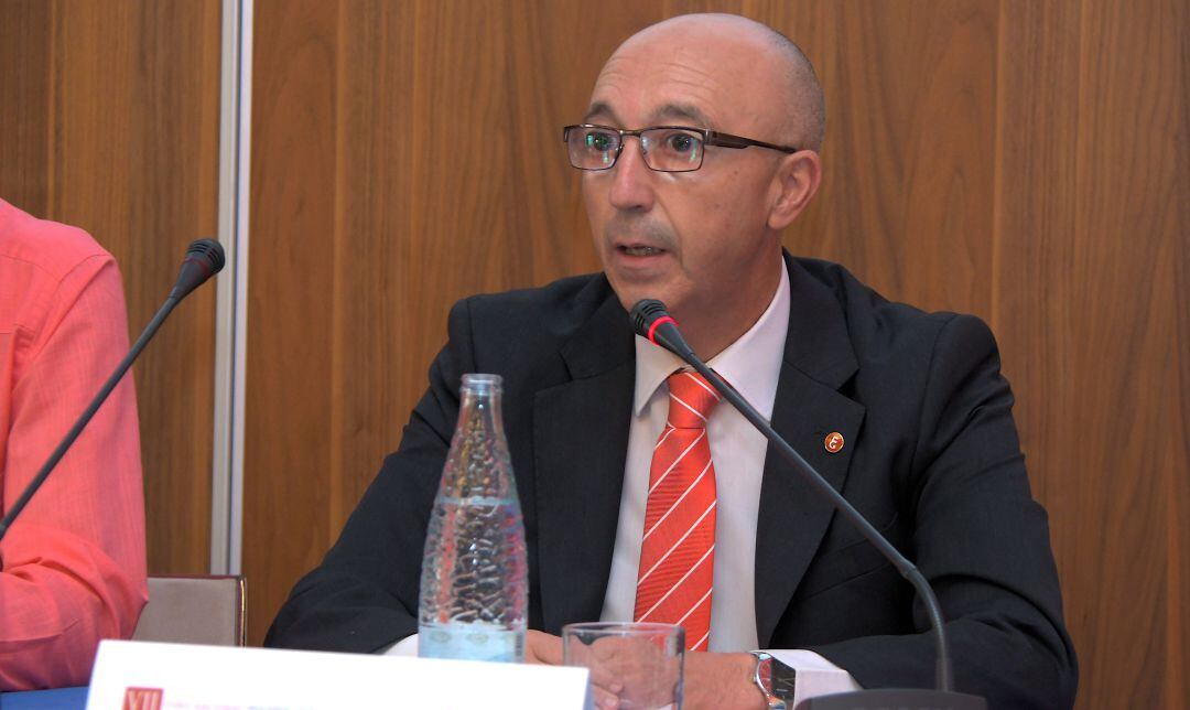 El Decano del Colegio, Javier Cabeza de Vaca.