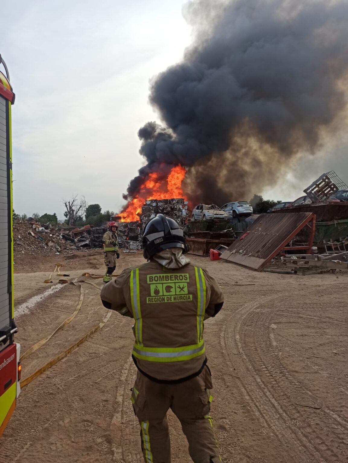 Incendio en un desguace de Molina de Segura