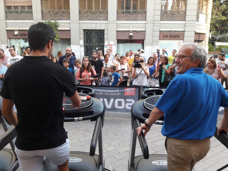 El concejal de deportes, Felipe Coello, también se apuntó a competir con &quot;Superlópez&quot;