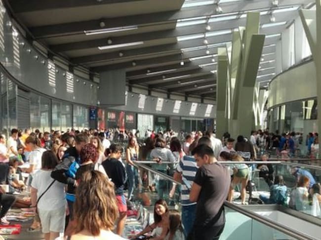 El Mercadillo Gelete llenó las instalaciones de León Plaza de personas que querían intercambir o vender sus libros de texto usados