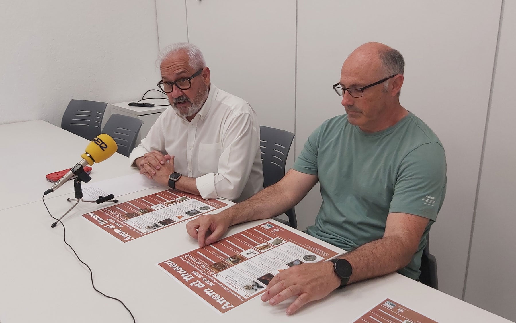 El concejal de Patrimonio Ignacio Trelis y Germán Pérez Botí, técnico del Museu, durante la presentación de las actividades