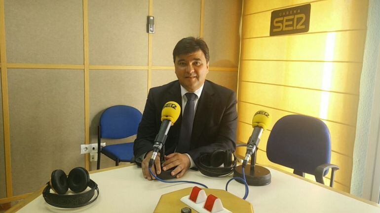 El alcalde de Huelva, Gabriel Cruz, en una imagen de archivo en Radio Huelva Cadena SER. 