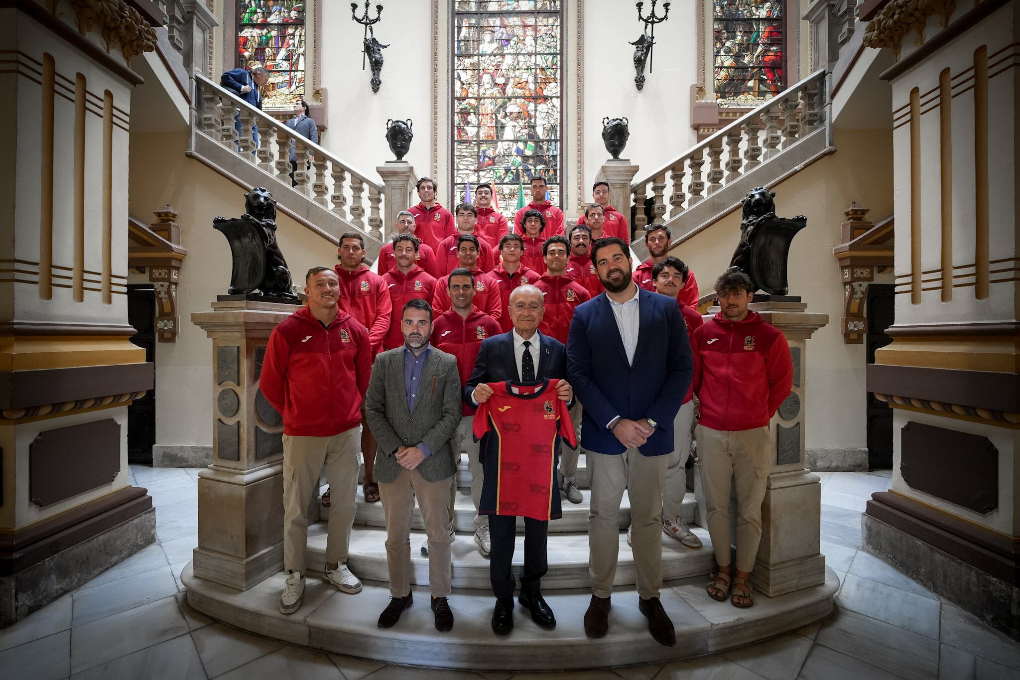 La selección española de rugby 7 fue recibida por el alcalde Francisco de la Torre en el Ayuntamiento