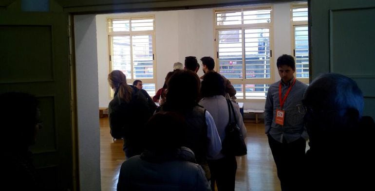 Votantes en un colegio de Motril(Granada)