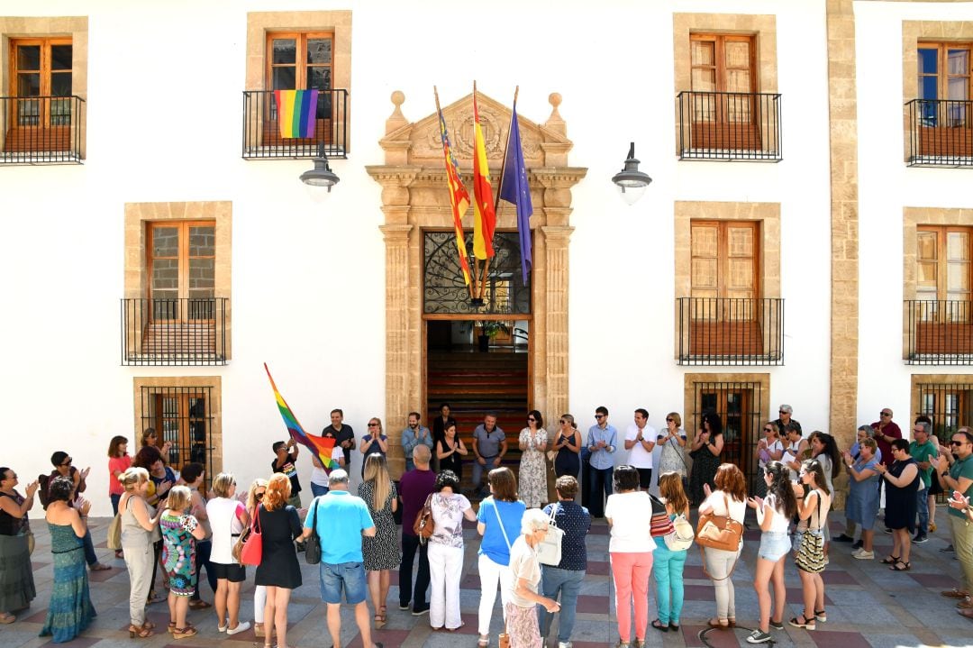 Lectura de manifiesto por el 28 de junio, día del Orgullo LGTBI.