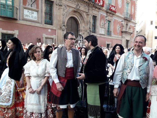 El presidente de la Comunidad Autónoma junto al alcalde de Murcia, al comienzo de la Misa Huertana.