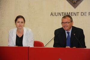 L'equip de govern de l'Ajuntament de Reus amb Alícia Alegret i Carles Pellicer al capdavant durant la presentació de la situació econòmica del consistori