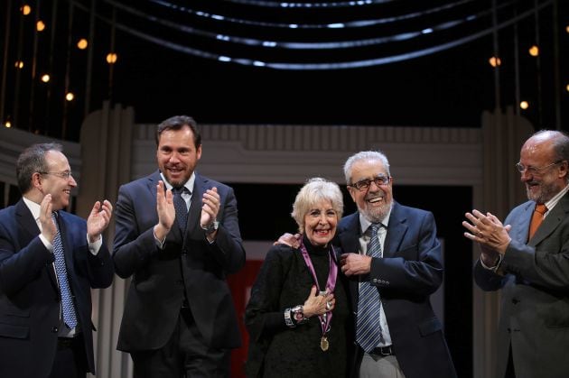 Entrega de la Medalla de Oro a Concha Velasco