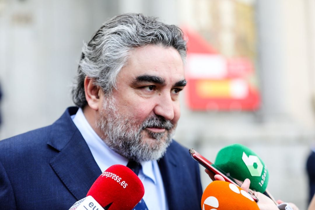 El ministro de Cultura, José Manuel Rodríguez Uribes, responde a los medios a su llegada al acto de presentación del archivo personal de la jurista María Telo Núñez celebrado en el Archivo Histórico Nacional en la Calle Serrano, Madrid