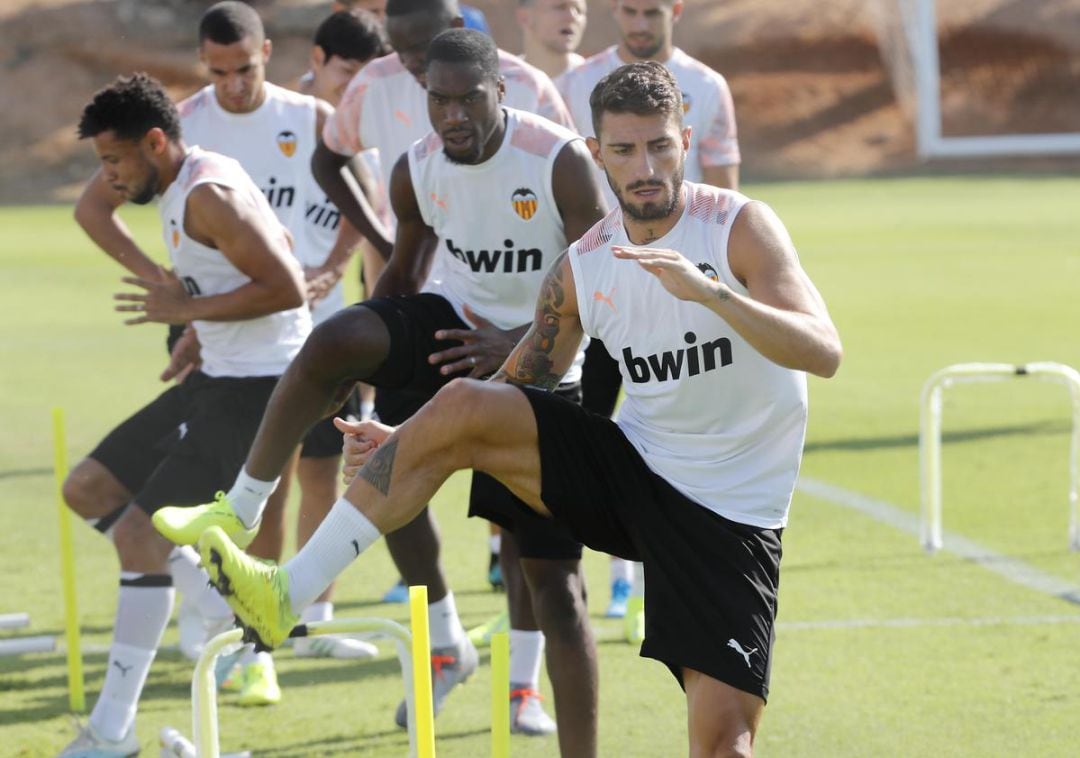 Cristiano Piccini, en un entrenamiento con el Valencia CF. 