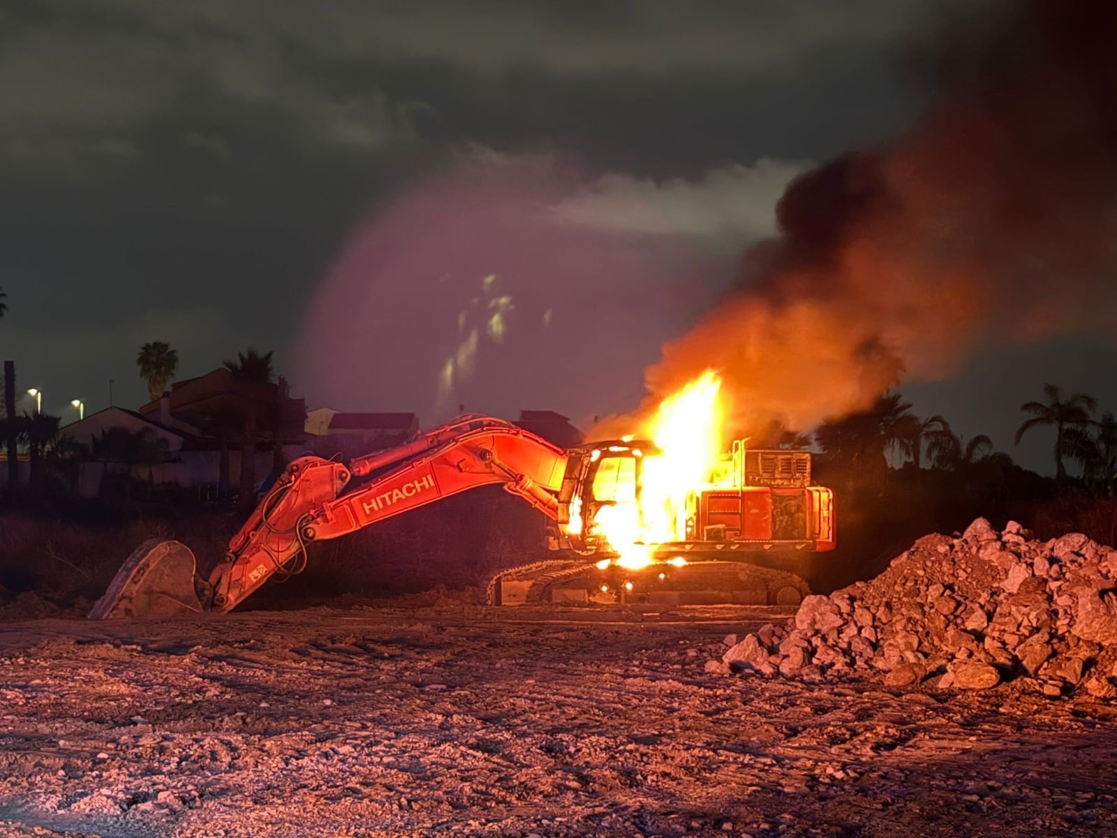 Una de las maquinarias que han ardido esta madrugada de jueves en Málaga