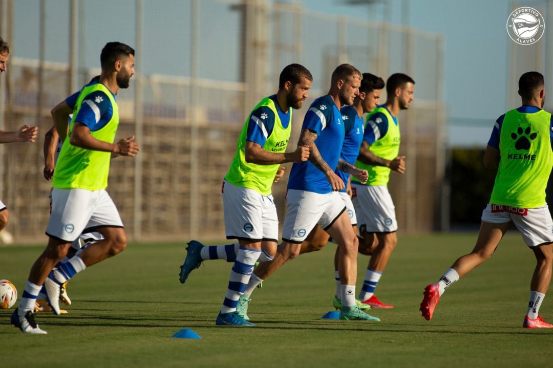 Imagen del último amistoso de verano en La Mnaga, con Joselu en el equipo.