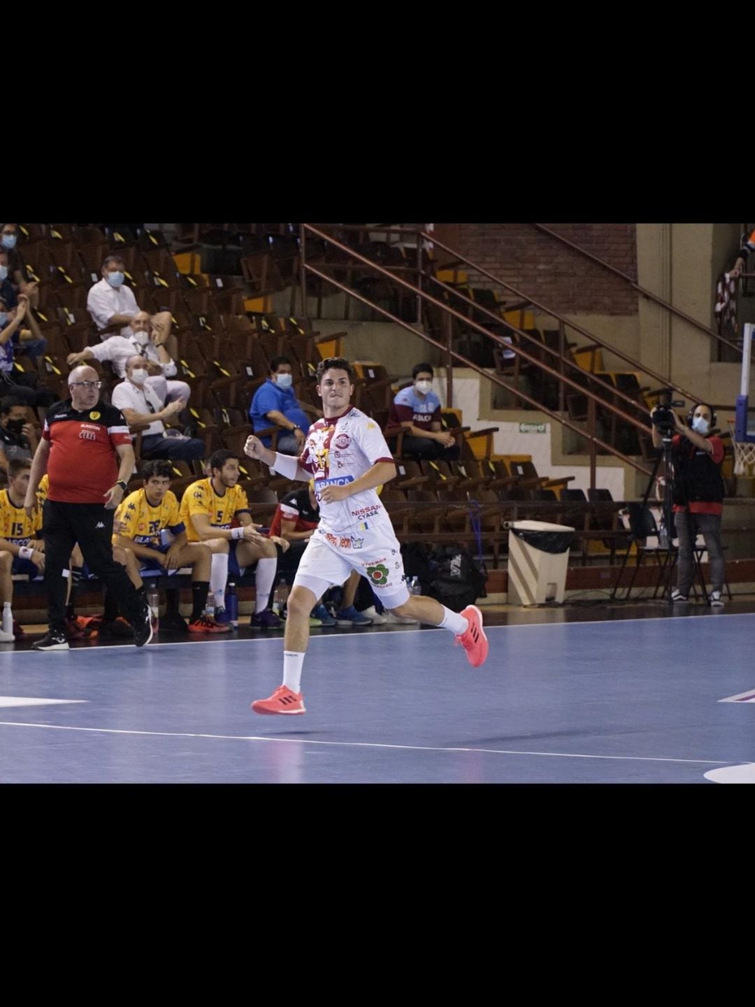 Jaime Fernández celebra uno de sus gole