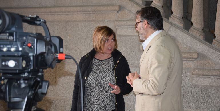 Charo Cordero y Fernando PIzarro, en el Ayuntamiento de Plasencia