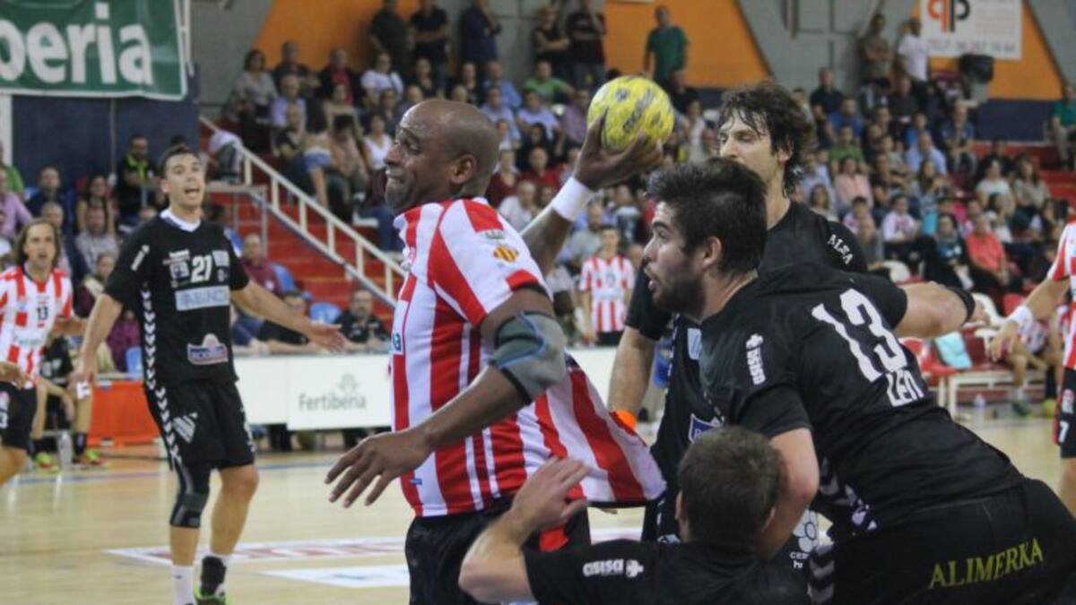 Corzo, nuevo test para la muralla marista